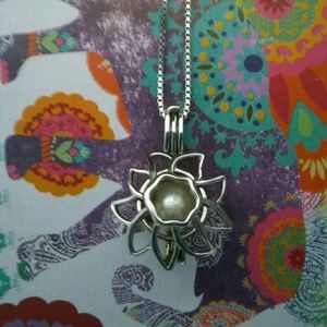 Pearl sunflower necklace